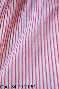 84702151-draperie dungi roz
